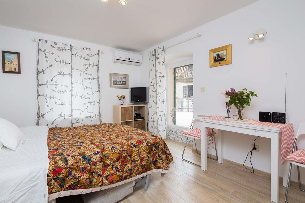 Phoenix Studio Apartment Split Bagian luar foto