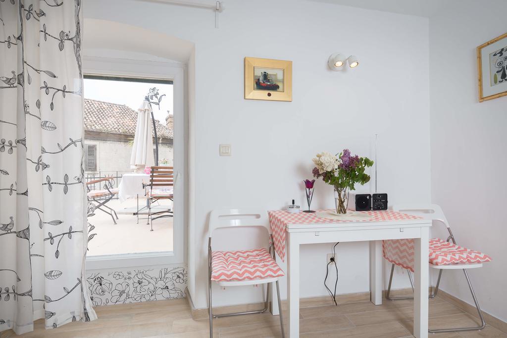 Phoenix Studio Apartment Split Bagian luar foto